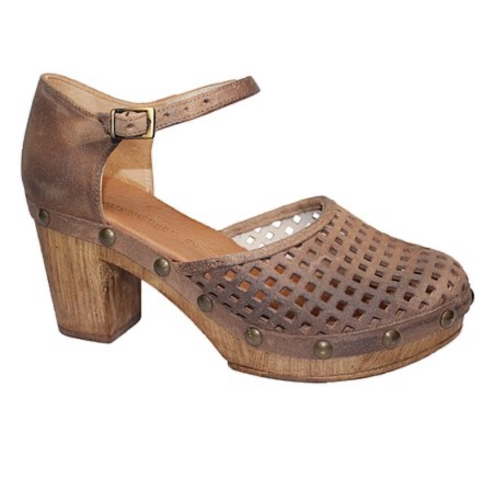NIB Eric Michael coffee Gigi leather pump 37